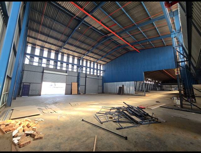 2,601M² WAREHOUSE TO LET IN TUNNEY